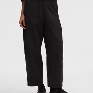 🍋Lululemon Lightweight Mid-rise Barrel-leg Cropped Black Pants 10